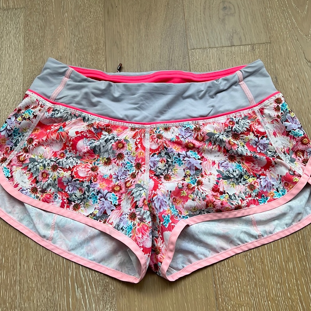 EUC Lululemon Speed Shorts - size 4